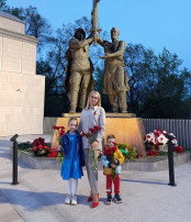 Этих дней не смолкнет слава Этих дней не смолкнет слава.