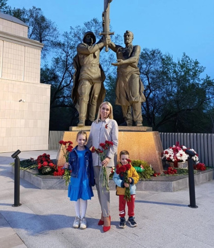 Этих дней не смолкнет слава Этих дней не смолкнет слава.